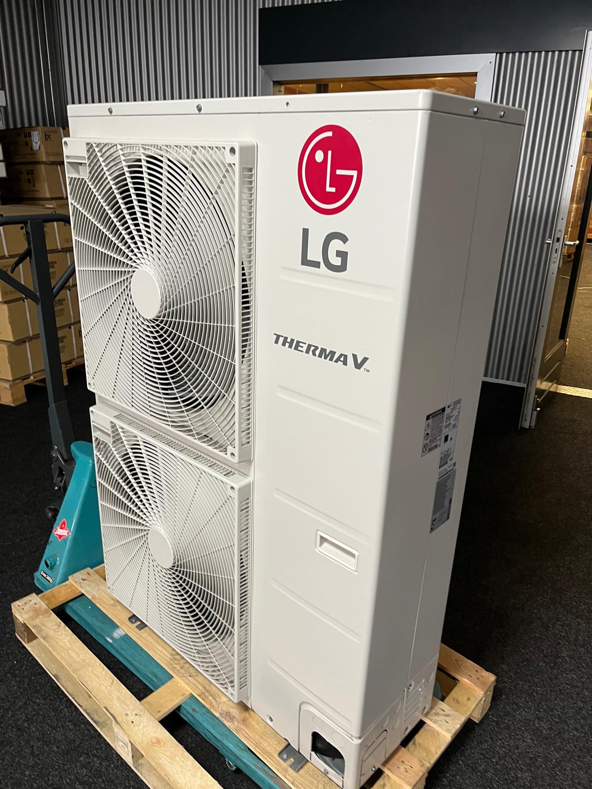 LG Warmtepomp THERMA V - HU141M.U33 SPLIT14kW- 230V + HYDROBOX HN1616M (SUBSIDIE €3450.-) SUPER KOOPJE KLEINE TRANSPORTSCHADE, GEEN INVLOED OP DE WERKING. - Afbeelding 2